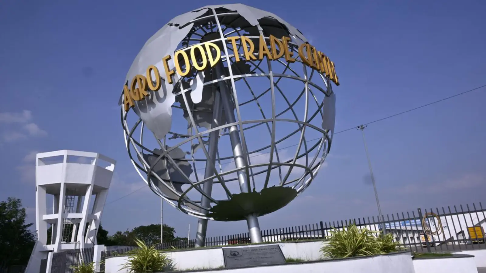 You are currently viewing 20-foot Steel Globe